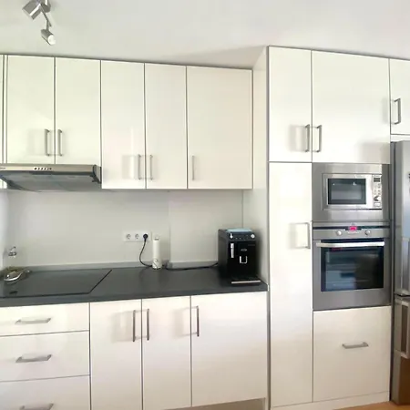 Casa Valdes Cristianos Center * לוס כריסטיאנוס